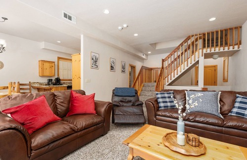 Shaver Lake Cabin | Spacious Shaver Lake Cabin w/Game Room & Fire Pit