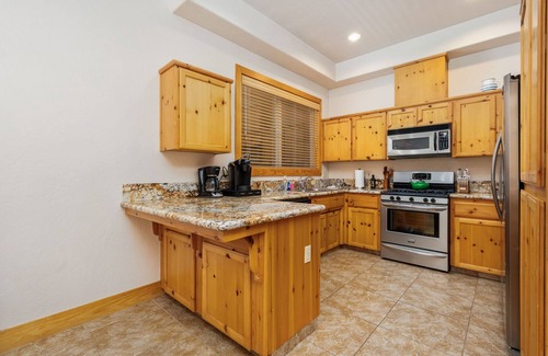 Shaver Lake Cabin | Spacious Shaver Lake Cabin w/Game Room & Fire Pit
