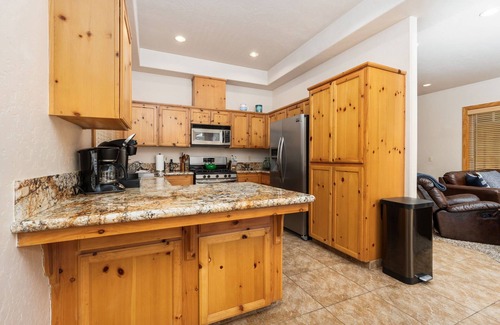 Shaver Lake Cabin | Spacious Shaver Lake Cabin w/Game Room & Fire Pit