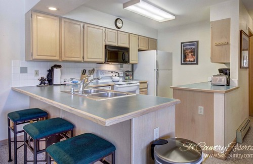 Four O'Clock Condo | Spacious Ski In/Out Condo, Private Balcony. TYR234