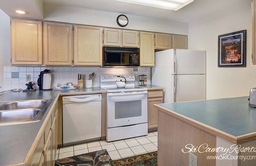 Four O'Clock Condo | Spacious Ski In/Out Condo, Private Balcony. TYR234