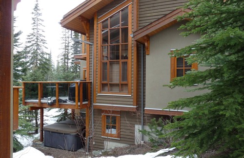 Sun Peaks House | Spacious Ski In/Ski Out 4 Bedroom Condo At Sun Peaks