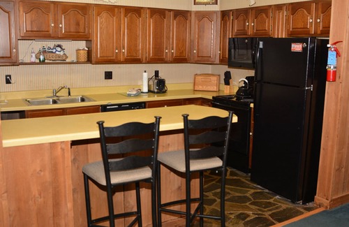 Snowshoe Condo | Spacious Ski In/Ski Out Retreat! Walking distance to the Village and Restaurants