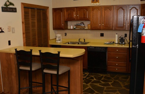 Snowshoe Condo | Spacious Ski In/Ski Out Retreat! Walking distance to the Village and Restaurants