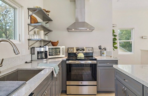 San Luis Obispo House | Spacious SLO Retreat | Walk to DT/Parks