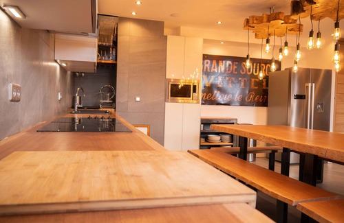 Les Deux Alpes Apartment | Spacious south facing ski apartment with WIFI, 6 bed/4bath duplex. Stunning view