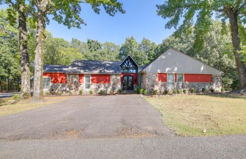 Southaven House | Spacious Southaven Home on 8 Acres with Private Pool