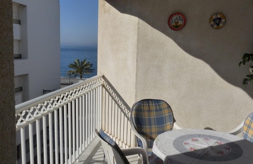 La Herradura Apartment | Spacious Spanish-style apartment in beach front location - no extra fees!