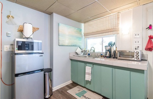 Donelson Hills Apartment | SPACIOUS, SPARKLING Country Living in the City - 4.3 miles to Downtown 5 stars!