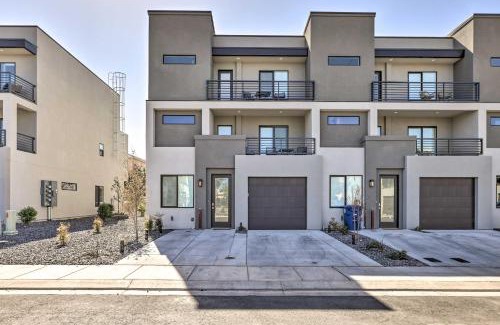 St. George House | Spacious St George Townhome with Grill and Views!