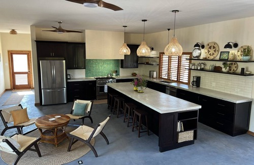 Treasure Beach Villa | Spacious, staffed villa! Private pool. 3 min walk to beach. AC and WIFI