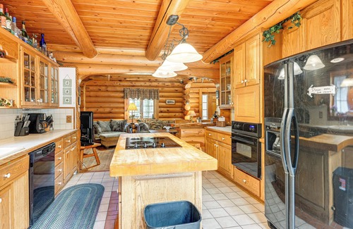 Hope Cabin | Spacious Sterling Cabin: Game Room, Private Pond!