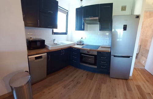 La Seyne-sur-Mer Apartment | Spacious Studio 5 minutes walk from the beach, air conditioning, WIFI, Terrace