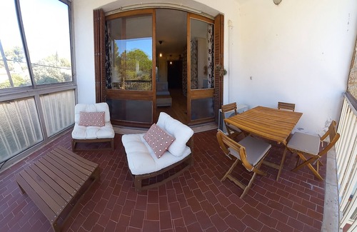 La Seyne-sur-Mer Apartment | Spacious Studio 5 minutes walk from the beach, air conditioning, WIFI, Terrace