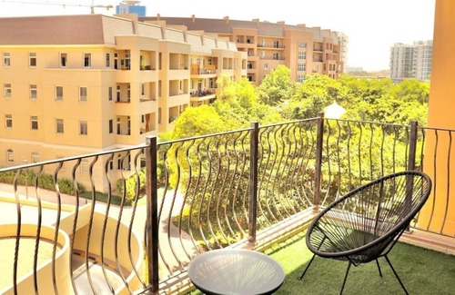 Motor City Apartment | Spacious Studio Apartment in a quiet green area-Close to Retail