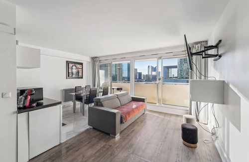 Gambetta Apartment | Spacious studio balcony -La Défense-Bail Mobilité