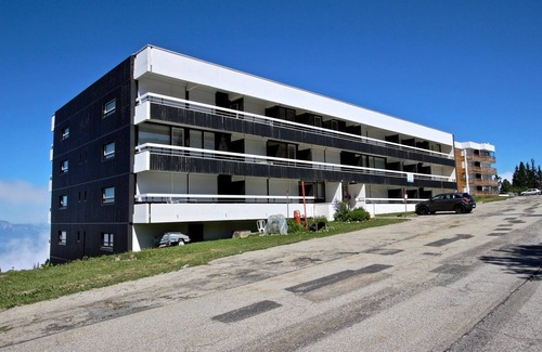 Chamrousse Apartment | Spacious studio for 2 near slopes in Chamrousse with balcony