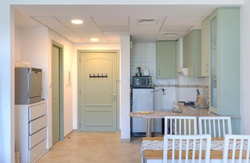 Motor City Apartment | Spacious studio in a green oasis