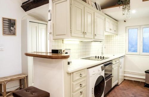 Strasbourg -Saint-Denis Apartment | Spacious studio in Paris Hyper Center - Smart TV & WIFI - 4P