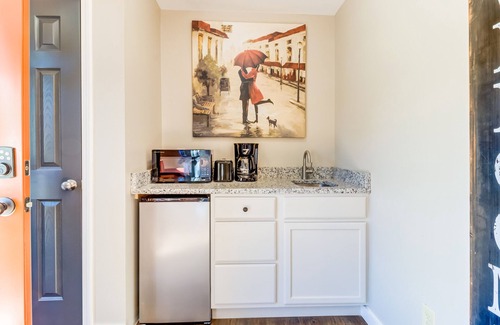 Helen Apartment | Spacious studio in the heart of Helen with flatscreen TV and free WiFi