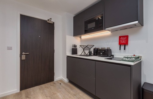 Manchester City Centre Apartment | Spacious Studio Near City Centre