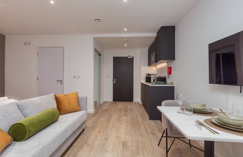 Manchester City Centre Apartment | Spacious Studio Near City Centre