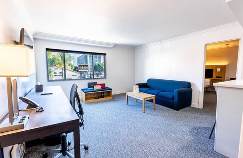 Westlake South Apartment | Spacious Studio near Downtown LA
