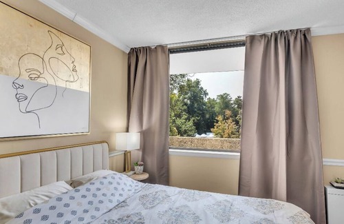 Rockville House | Spacious Studio - Next to Metro