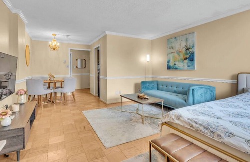 Rockville House | Spacious Studio - Next to Metro