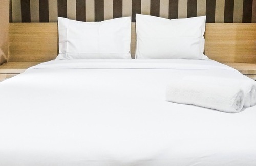Siwalankerto Apartment | Spacious Studio Room at The Square Apartment