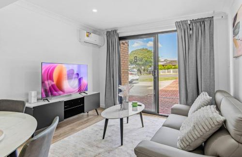 Sunnybank House | Spacious Studio Twin Q Beds Sleep 4 Budget Friendly