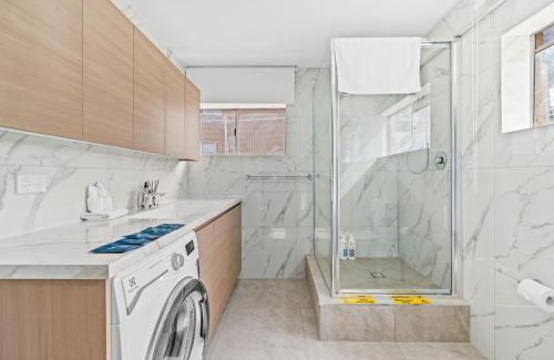 Sunnybank House | Spacious Studio Twin Q Beds Sleep 4 Budget Friendly