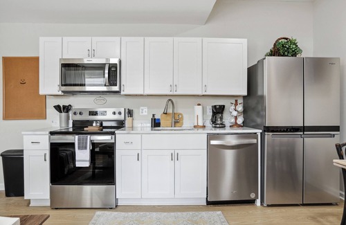 Fredericksburg Apartment | Spacious studio with full kitchen & bath near Mary Washington