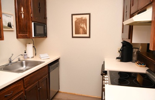 Taos Ski Valley Condo | Spacious Studio Condo in the Heart of the Resort