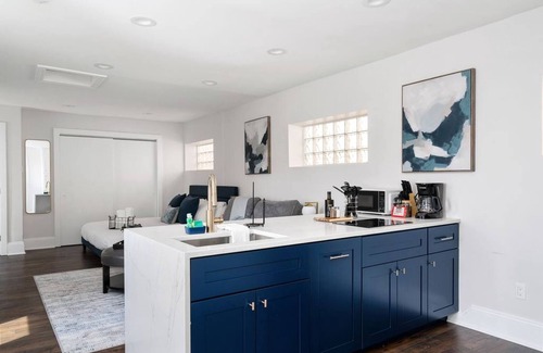 Weinland Park House | Spacious Studio w/King Bed | Walk to OSU + Bars