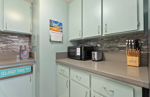 Waikiki Apartment | Spacious Studio with AC and WiFi, Just One Block from Waikiki Beach