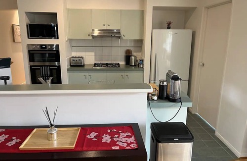 Caroline Springs House | Spacious & Stylish 5BR house, all the comforts of home, pet friendly