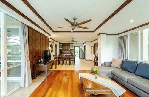 Karon Apartment | Spacious & Stylish Apartment 5 minutes walk to Karon beach.