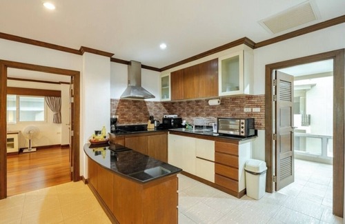 Karon Apartment | Spacious & Stylish Apartment 5 minutes walk to Karon beach.