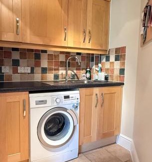 Cranbrook House | Spacious Stylish Modern House - Sleeps 8 4BR