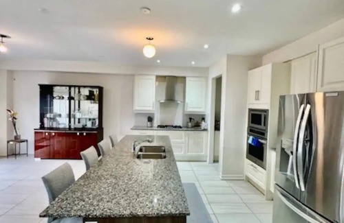 Bowmanville House | Spacious, Stylish & Tranquil Gem near Town Center!