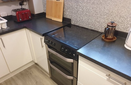 Aylesbury Apartment | Spacious, Stylish Two-Bedroom Maisonette, Modern Amenities, Elegant Interiors