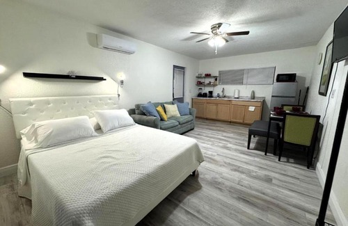 Old Seminole Heights House | Spacious Suite in Tampa
