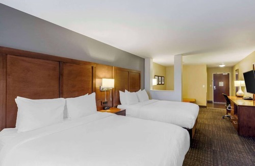 Loveland Hotel | Spacious Suite Perfect for Family Fun and Relaxation Near Loveland Sports Park