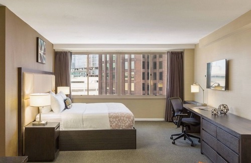 Logan Square Hotel | Spacious Suite with Kitchen | City Views | Swimming Pool | Pet-Friendly
