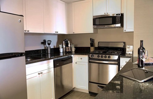 Logan Square Hotel | Spacious Suite with Kitchen | City Views | Swimming Pool | Pet-Friendly