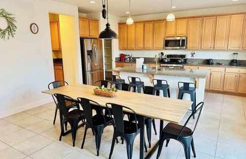 Reno House | Spacious Sun-Drenched Retreat/Sleeps 16