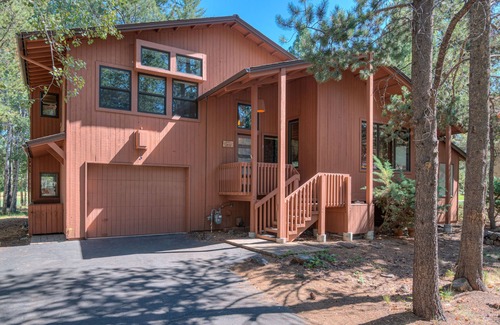 Overlook Park House | Spacious Sunriver Home on Golf Course with Hot Tub, SHARC Passes & Game Room
