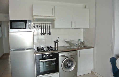 Toulouse North Apartment | Spacious T3 Balcony Private Parking, 5 minutes from the metro to downtown!