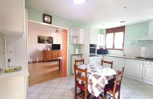 Aix-les-Bains Apartment | Spacious T3 Between City and Lake with Balcony, WiFi, Pet-Friendly, Near Station & Spa